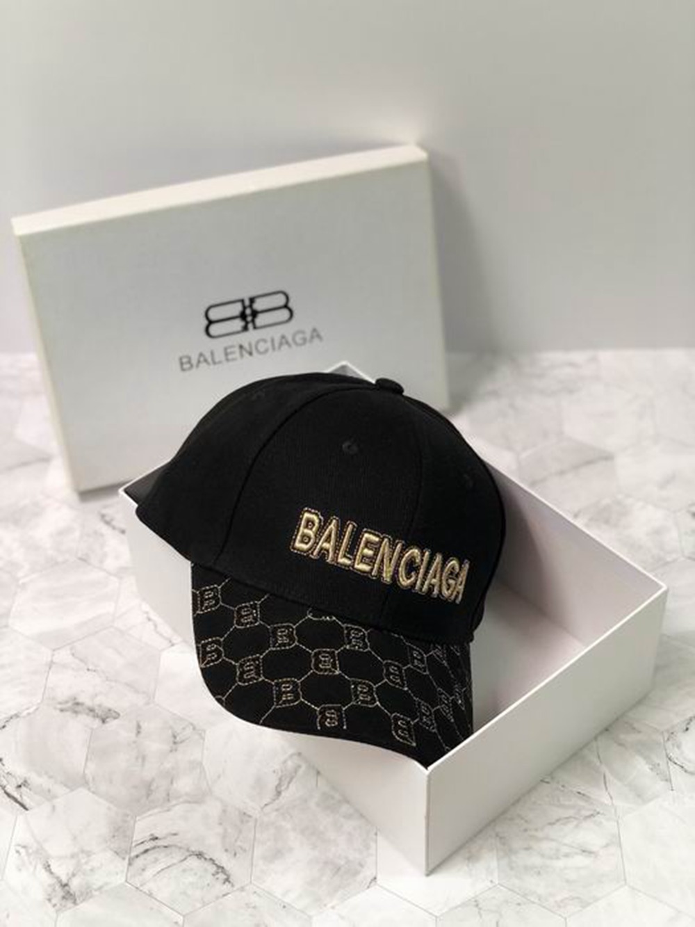 Ba*len*cia*ga hat